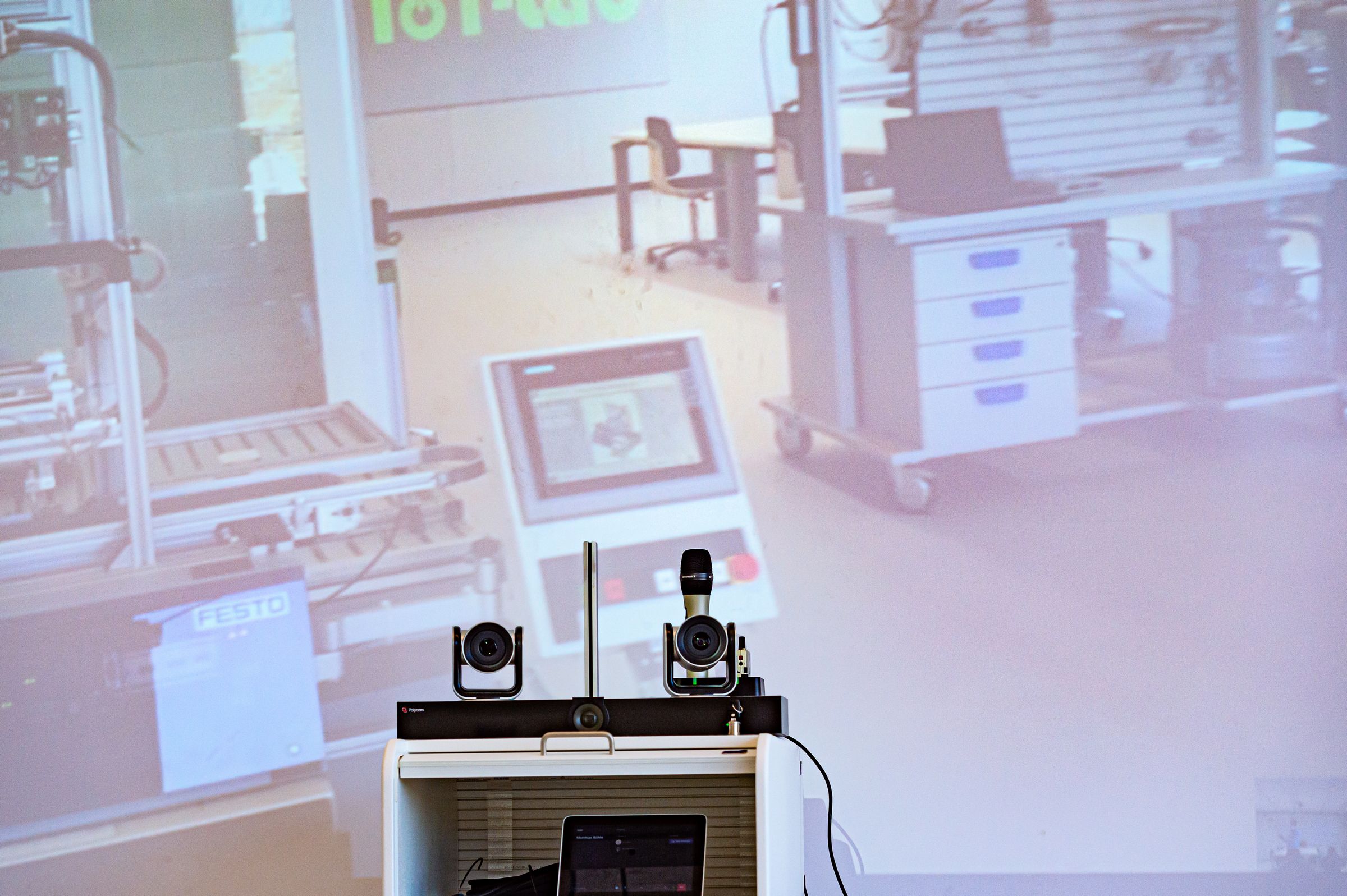  IoT Lab Esslingen: Ausstattung Videokonferenzsystem